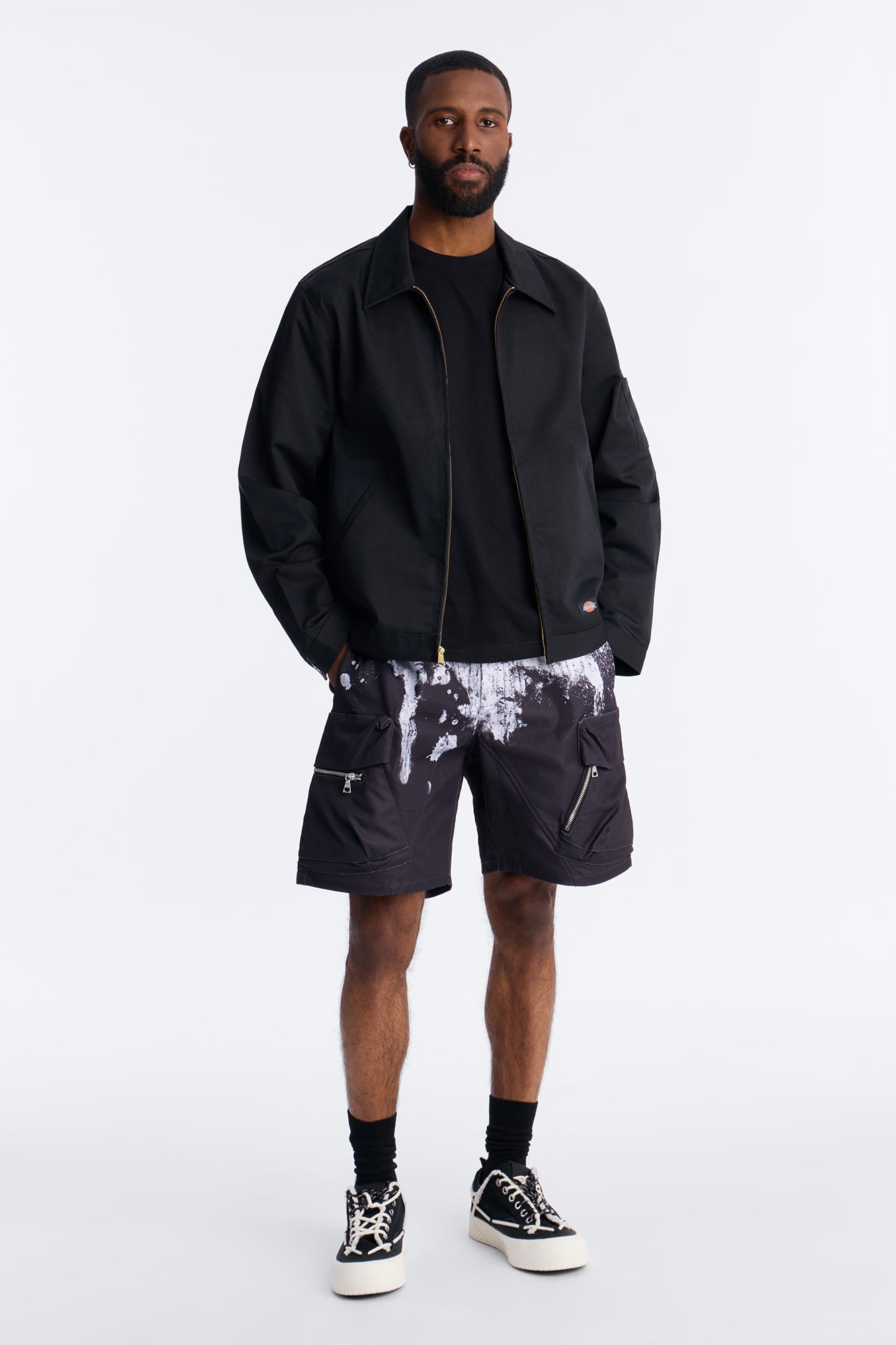 Relaxed Traveling Artist Short Black/White Men's Casual Shorts